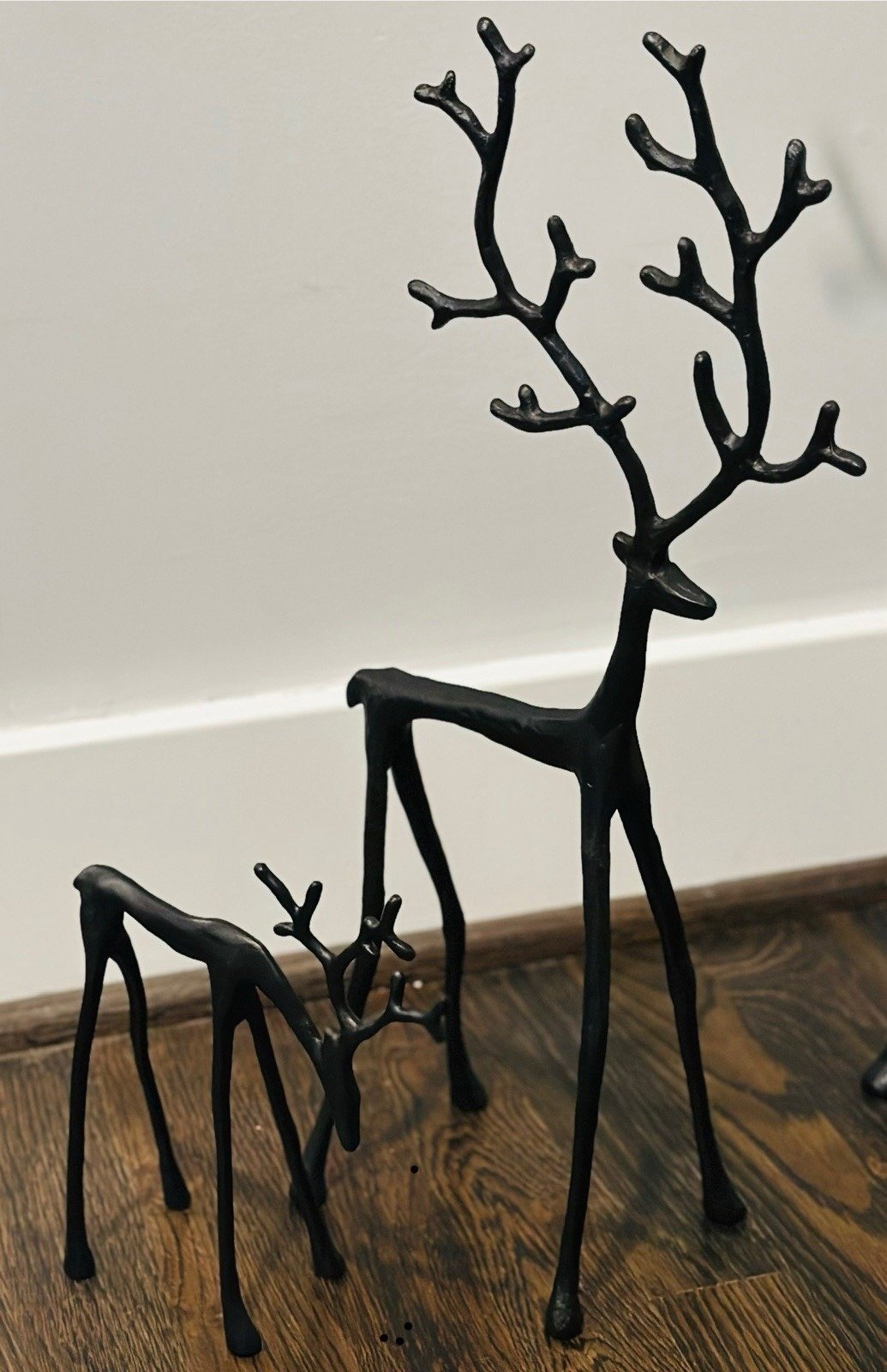 Cyralynne - Festive Reindeer Table Decor