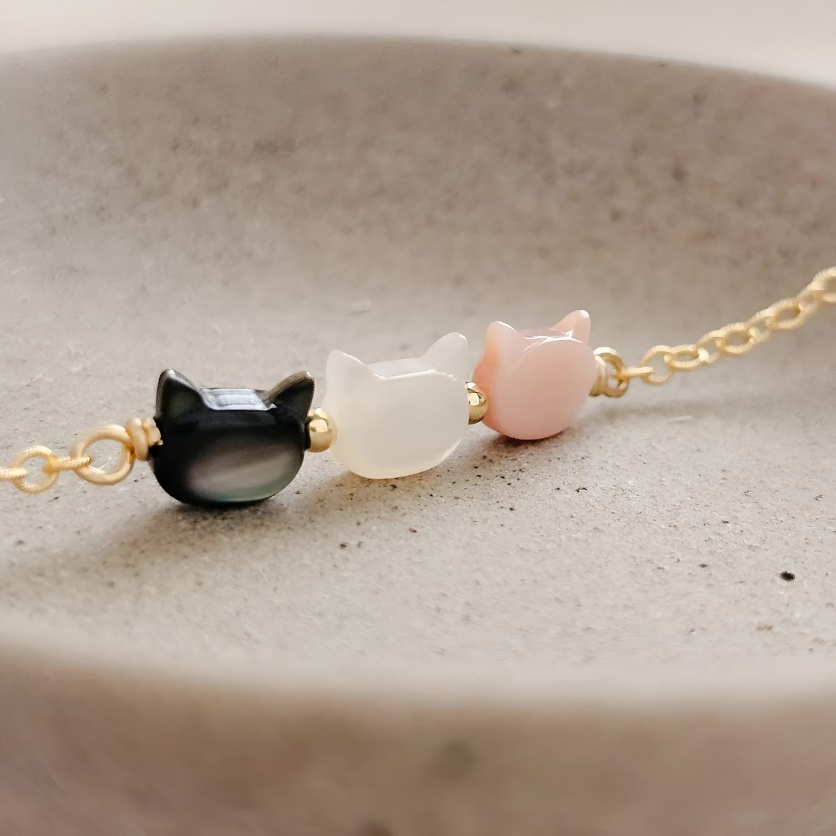 Elarina - Minimalist Cat Pendant Necklace