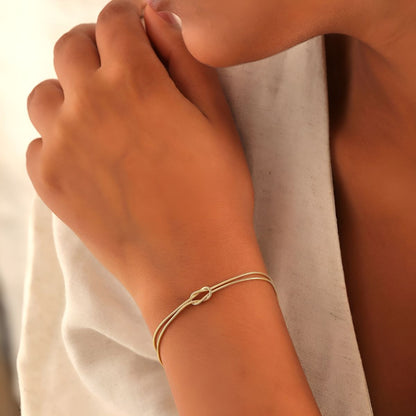 Vionarae - Minimalist Knot Bracelet