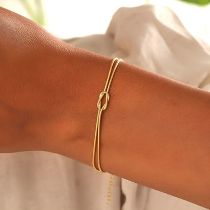Vionarae - Minimalist Knot Bracelet