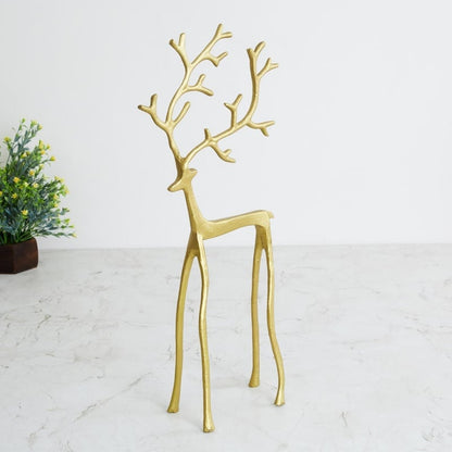 Cyralynne - Festive Reindeer Table Decor